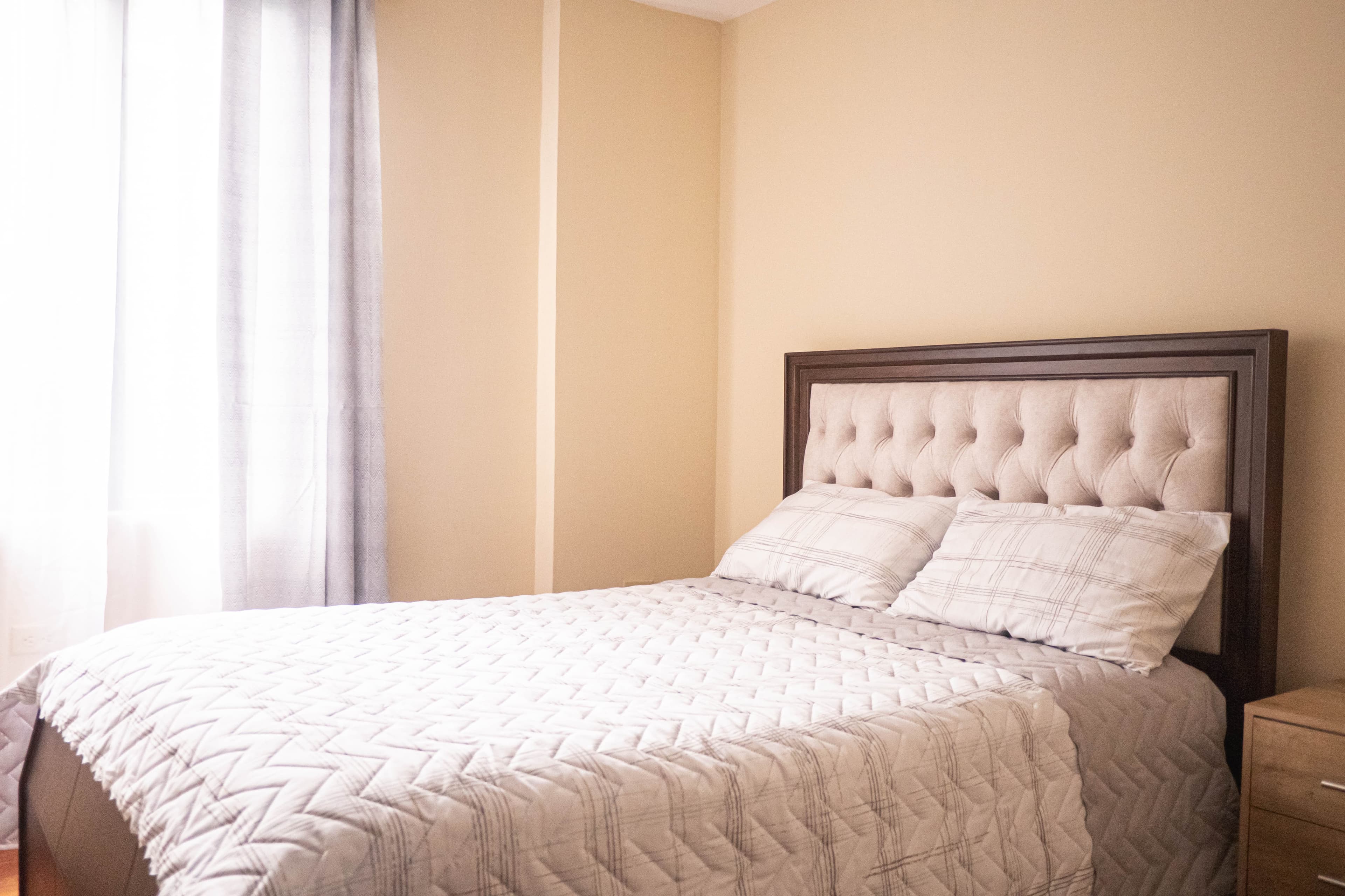 Habitación secundaria con cama doble